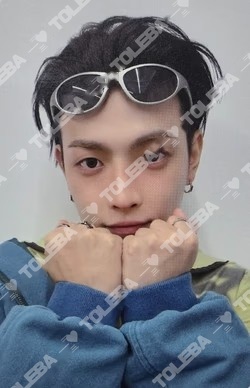 ATEEZ ホンジュン ATEEZ X ANITEEZ POP-UP STORE ANITEEZ IN COLOR MAGNETIC SHOULDER STRESS BALL